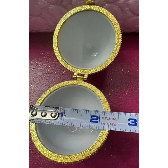 TRINKET BOX White Porcelain Egg Shaped Footed Gold Design w/ Baby Blue Center‎ - Picture 4 of 5